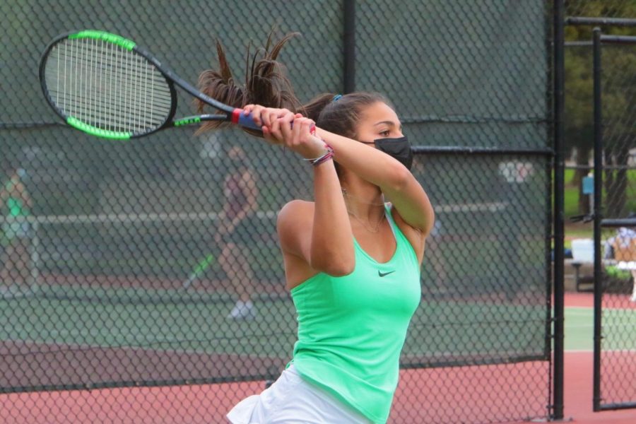 The+women%E2%80%99s+varsity+tennis+team+will+strive+for+a+state+title%2C+with+their+first+opponent+being+Barlow.