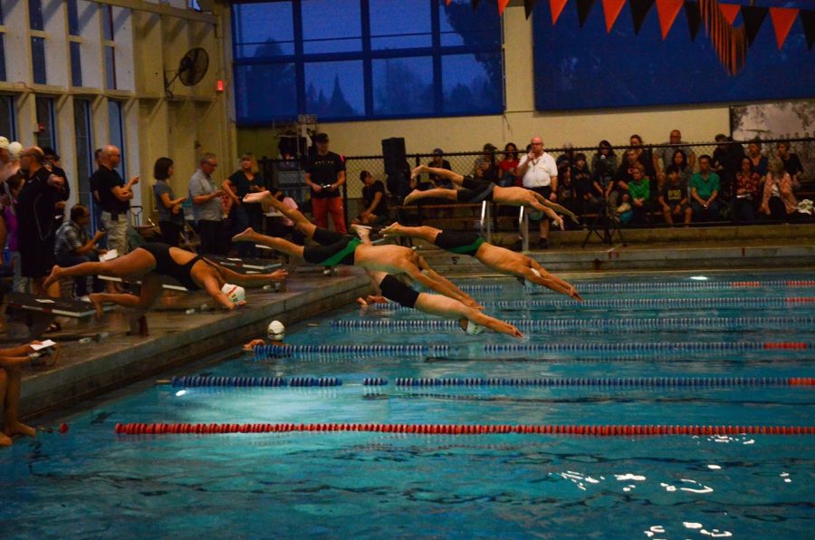 The swim team takes to the water in 2020. (Photo: Jesuit Photograpy). 