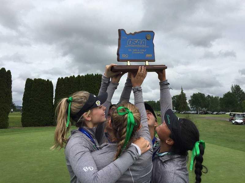 Women%E2%80%99s+golf+are+excited+to+go+for+a+Metro+League+title+and+a+state+championship+this+year.+