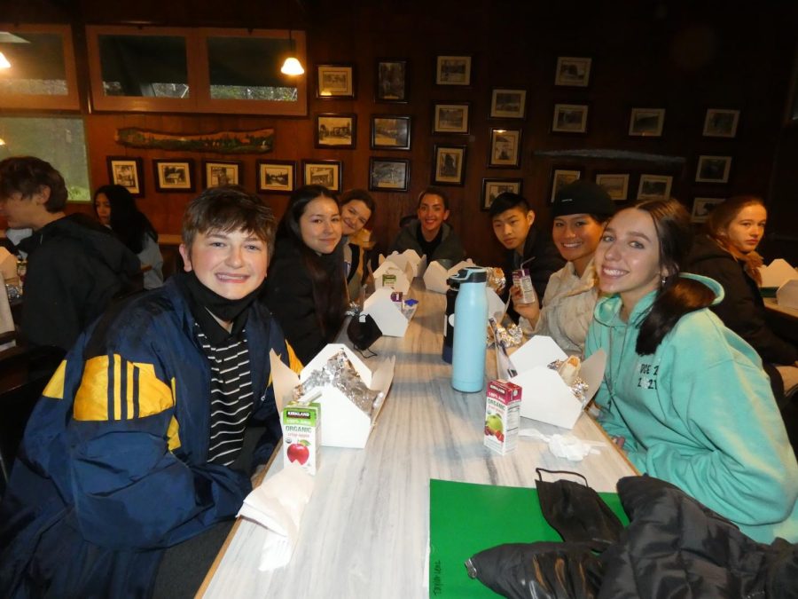 Students eat lunch while on a December Coed Encounter. 
