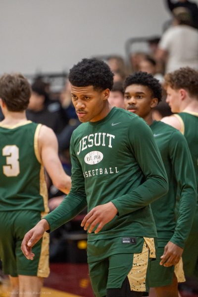 Jesuit men's basketball upsets #1 West Linn with 64-52 win