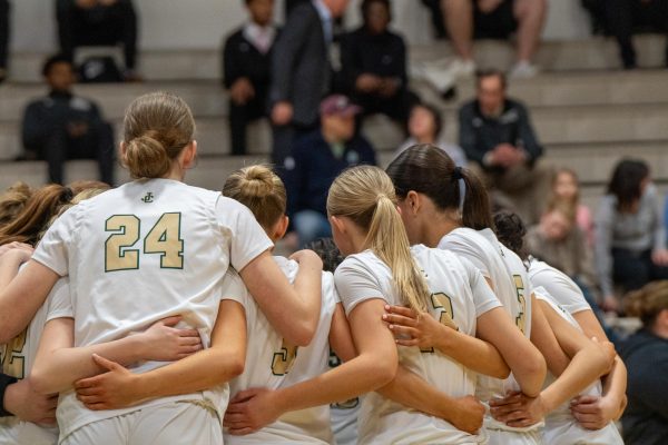 Jesuit's women's basketball team enters the playoffs as the #15 seed. 