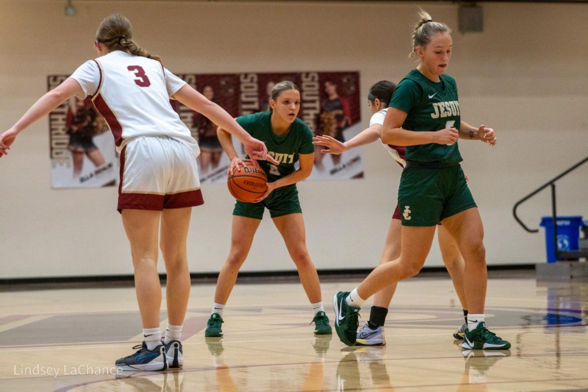 Women's basketball drops to Southridge 60-50