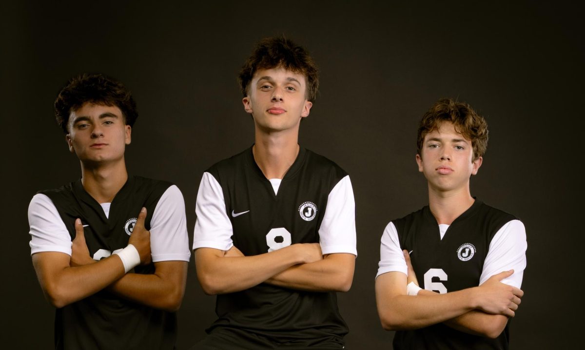 Men's soccer finishes non-league 3-3-3, ready for Metro